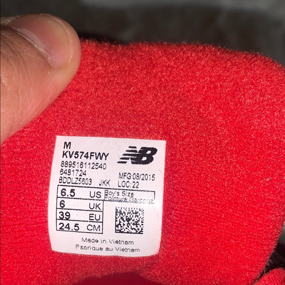 NWOT New Balance Men Black and Red Sneakers - Picture 7 of 7